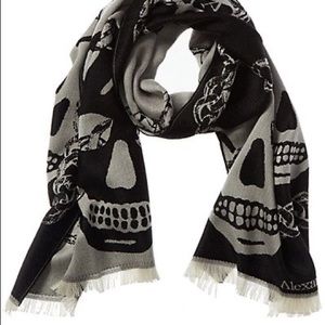 BNWT Alexander McQueen Skull & Chain Wool Scarf
